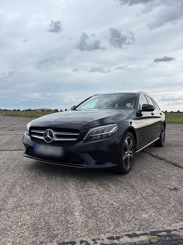 Schwarz Gebraucht 2021 Mercedes C220 Kombi | 21.000 € (Superpreis) - Bild 1/4