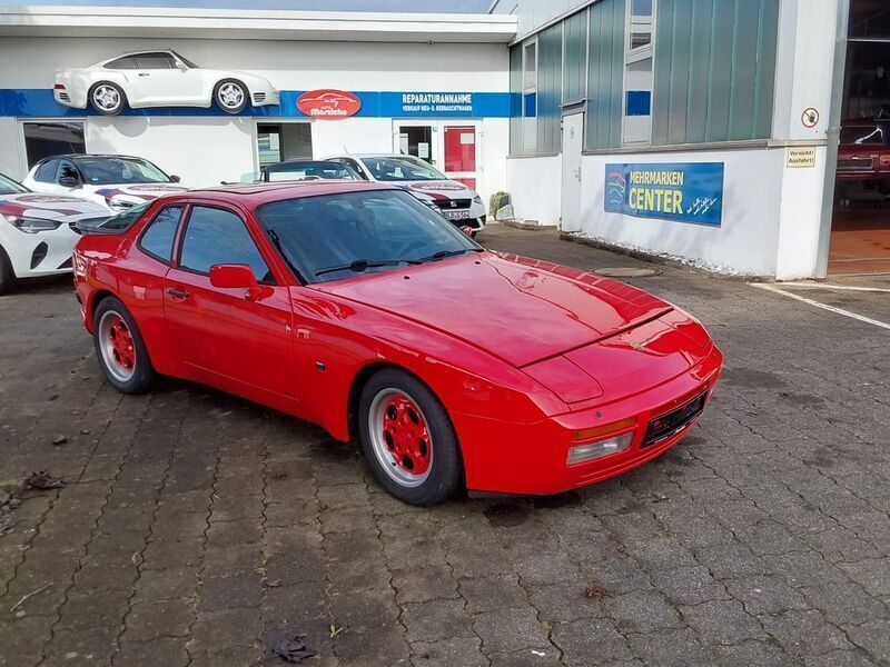 Rot Gebraucht 1985 Porsche 944 Turbo | 27.490 € - Bild 1/4