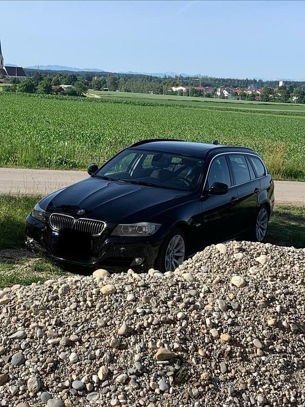 Second-hand BMW 330 245 CP (180 kW) 2011 Negru Berlinǎ