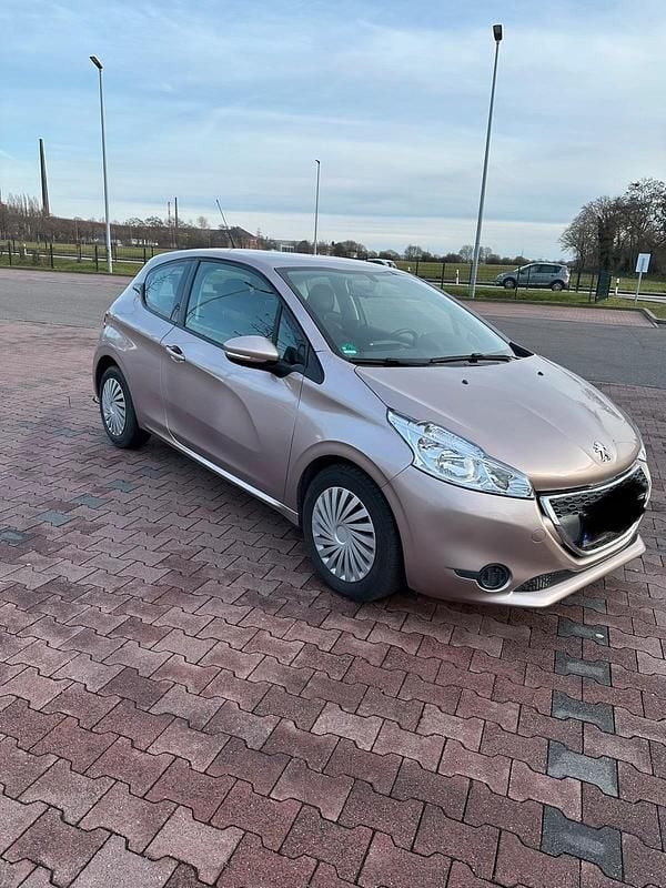 Gebraucht Peugeot 208 Active 68 PS (50 kW) 2013 Andere farben Kleinwagen