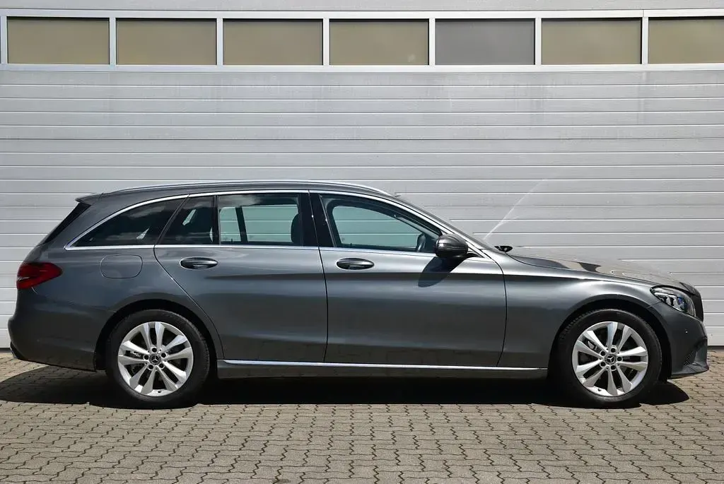 Gebraucht Mercedes C180 156 PS (114 kW) 2019 Grau Limousine