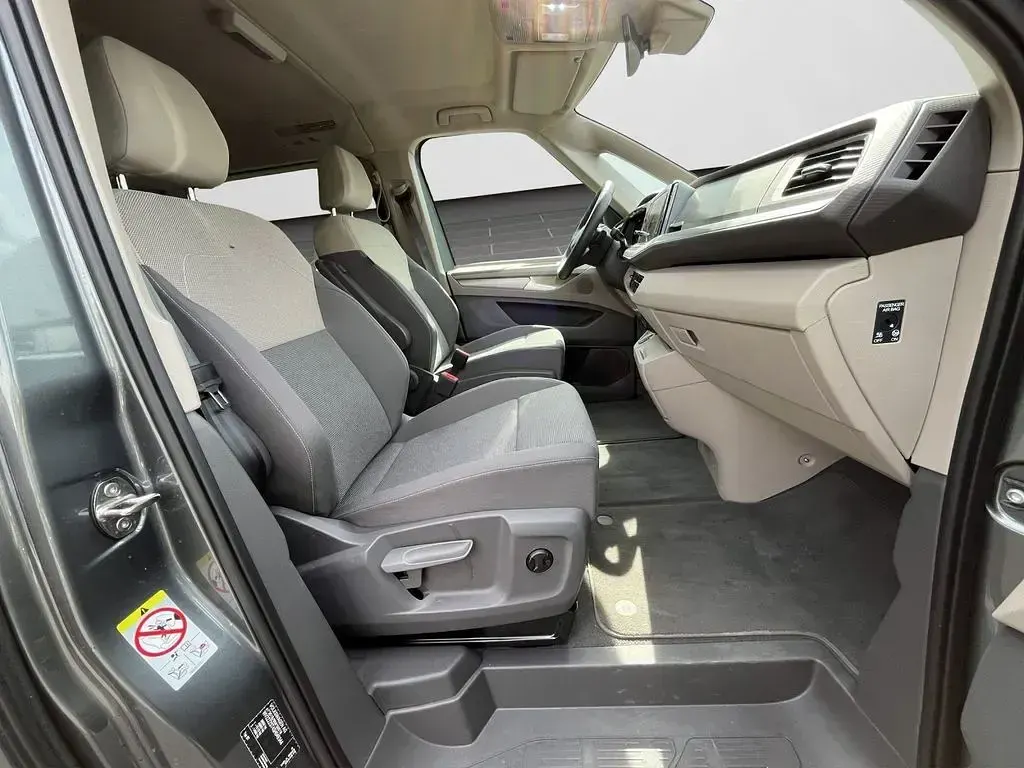 Gebraucht VW Multivan Life 150 PS (110 kW) 2025 Grau Van / Kleinbus