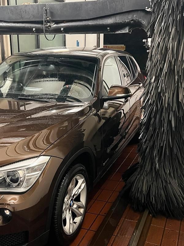 Gebraucht BMW X1 150 PS (110 kW) 2012 Braun SUV