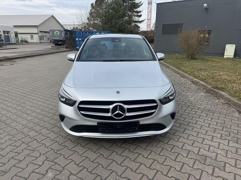 Gebraucht Mercedes E250 Progressive 160 PS (117 kW) 2022 Silber Limousine