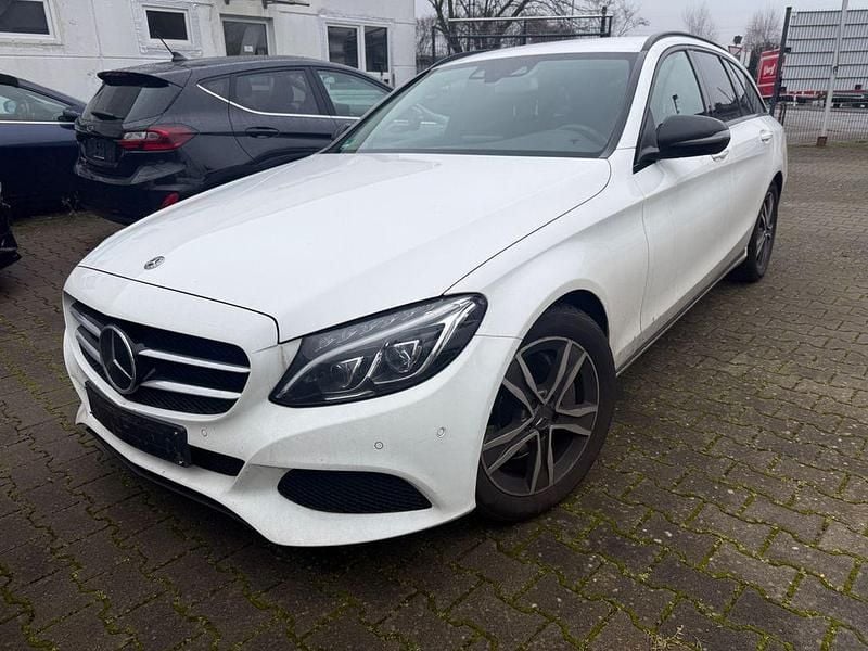 Weiß Gebraucht 2018 Mercedes C250 Limousine | 20.800 € (Superpreis) - Bild 1/4