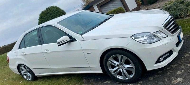 Gebraucht Mercedes E350 Avantgarde 231 PS (169 kW) 2009 Weiß Limousine