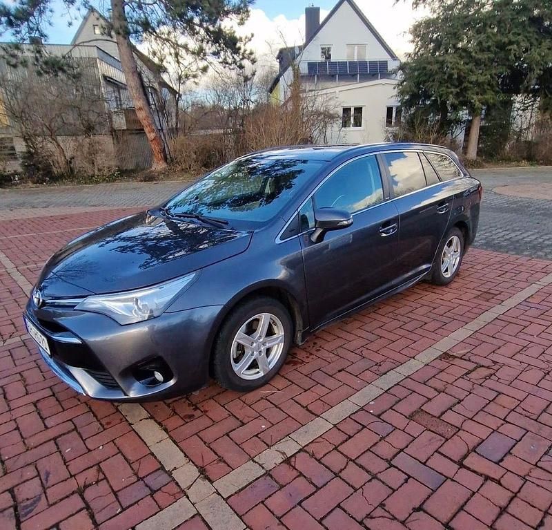 Gebraucht Toyota Avensis Executive 147 PS (108 kW) 2017 Grau Kombi