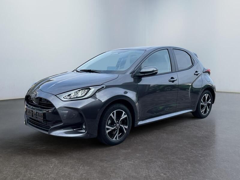 Schwarz metallic Neu 2025 Toyota Yaris Hybrid Style Kleinwagen | 24.289 € (Fairer Preis) - Bild 1/4