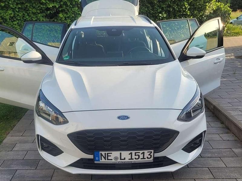 Weiß Gebraucht 2019 Ford Focus ST Kombi | 13.950 € (Guter Preis) - Bild 1/4