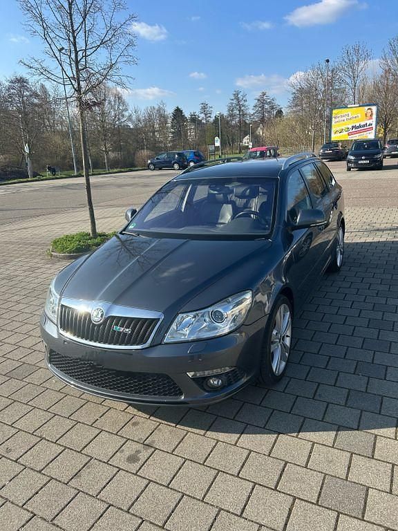 Grau Gebraucht 2010 Skoda Octavia RS Kombi | 5.000 € (Fairer Preis) - Bild 1/4