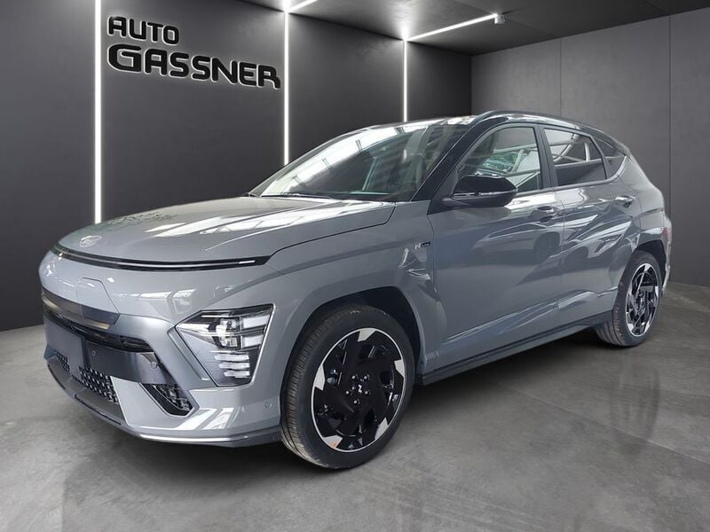Grau Neu 2025 Hyundai Kona N Line SUV | 42.690 € (Etwas zu teuer) - Bild 1/4