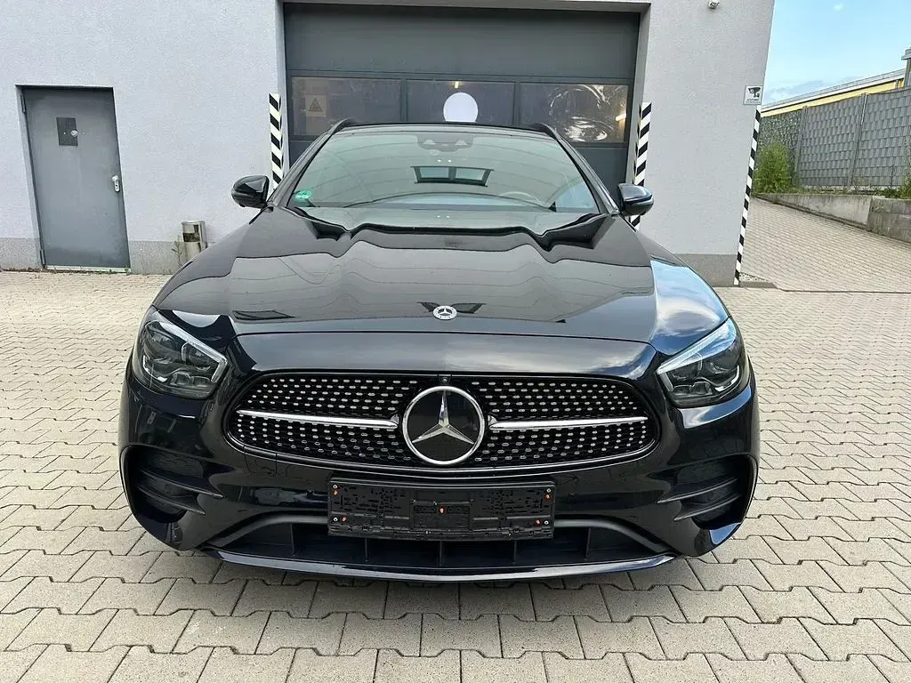 Gebraucht Mercedes 300 AMG 265 PS (194 kW) 2023 Schwarz Limousine