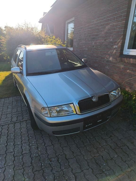 Grau Gebraucht 2008 Skoda Octavia Tour Kombi | 1.300 € (Guter Preis) - Bild 1/4