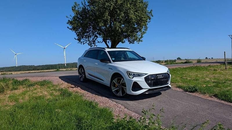 Weiß Gebraucht 2021 Audi e-tron S-Line SUV | 36.500 € (Fairer Preis) - Bild 1/4