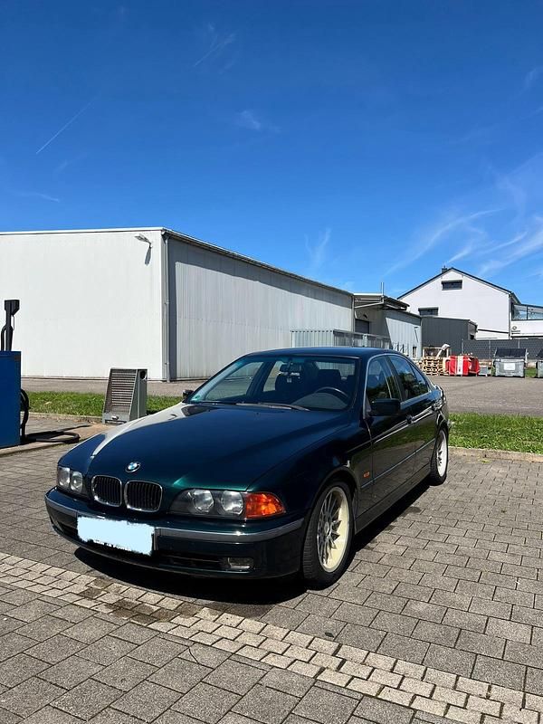 Grün Gebraucht 1996 BMW 523 Limousine | 4.000 € (Etwas zu teuer) - Bild 1/4