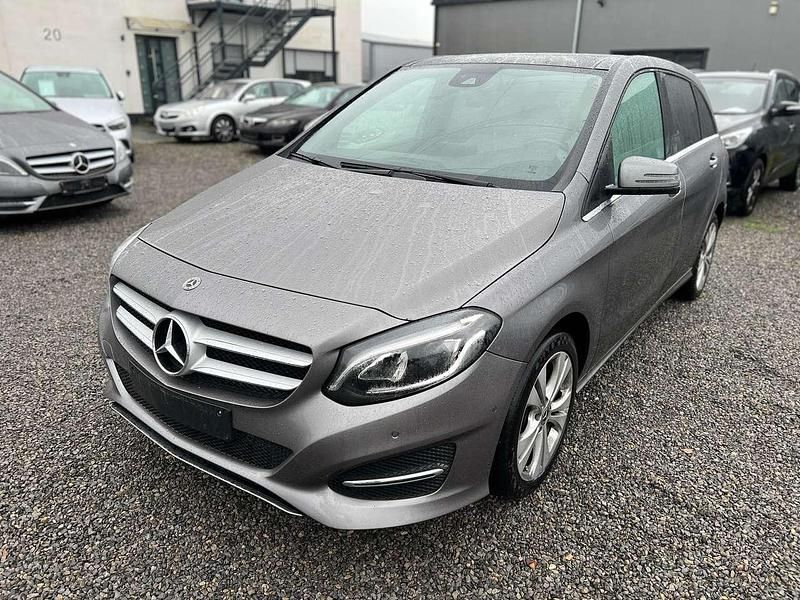 Mountaingrau Gebraucht 2018 Mercedes B220 Urban Van / Kleinbus | 19.990 € (Guter Preis) - Bild 1/4