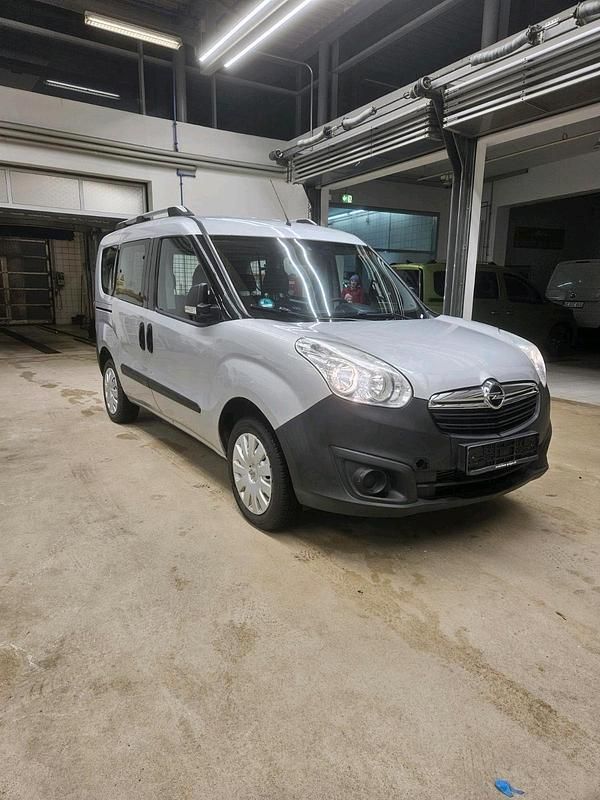 Silber Gebraucht 2015 Opel Combo Van / Kleinbus | 6.990 € (Fairer Preis) - Bild 1/4