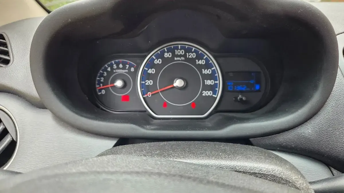 Gebraucht Hyundai i10 Classic 69 PS (50 kW) 2013 Rot Kleinwagen