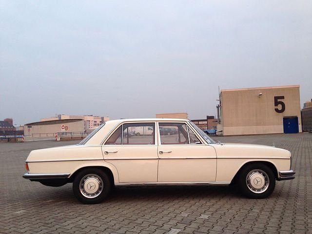 Gebraucht Mercedes 220 143 PS (105 kW) 1969 Weiß Limousine