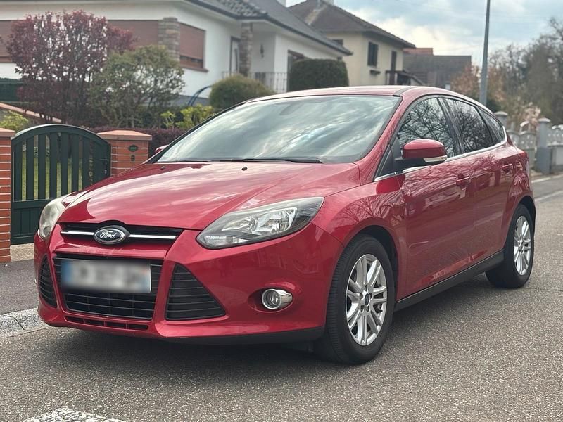 Gebraucht Ford Focus 100 PS (73 kW) 2012 Rot Limousine