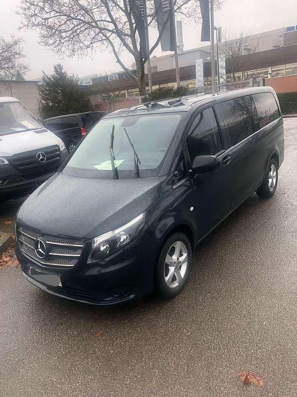 Grün Gebraucht 2020 Mercedes Vito Van / Kleinbus | 31.990 € (Teuer) - Bild 1/4