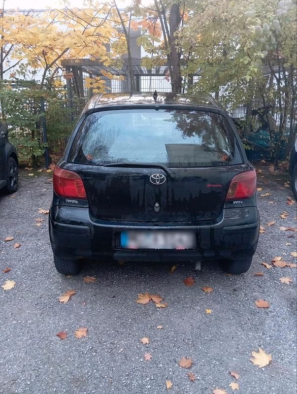 Schwarz Gebraucht 2003 Toyota Yaris Kleinwagen | 1.000 € (Fairer Preis) - Bild 1/4