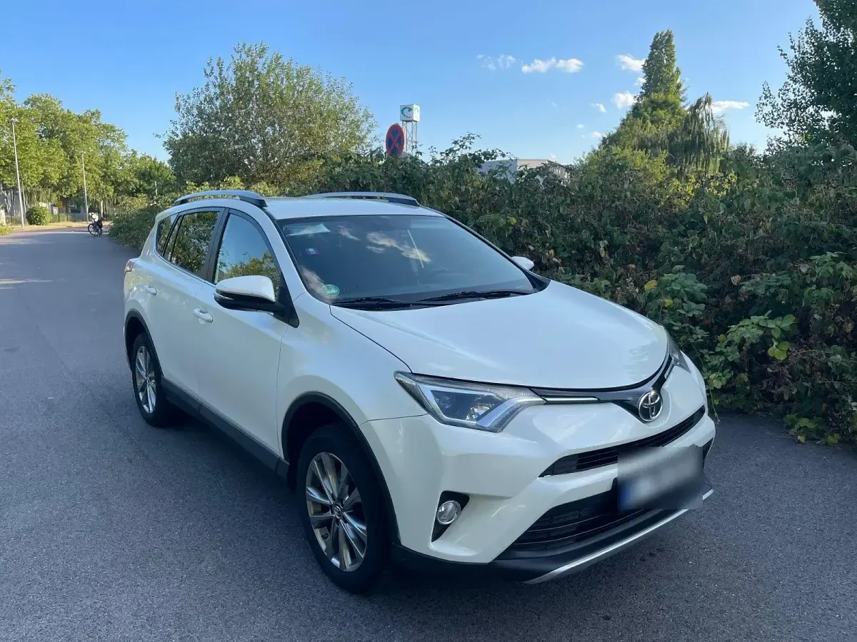 Gebraucht Toyota RAV4 143 PS (105 kW) 2016 Weiß SUV