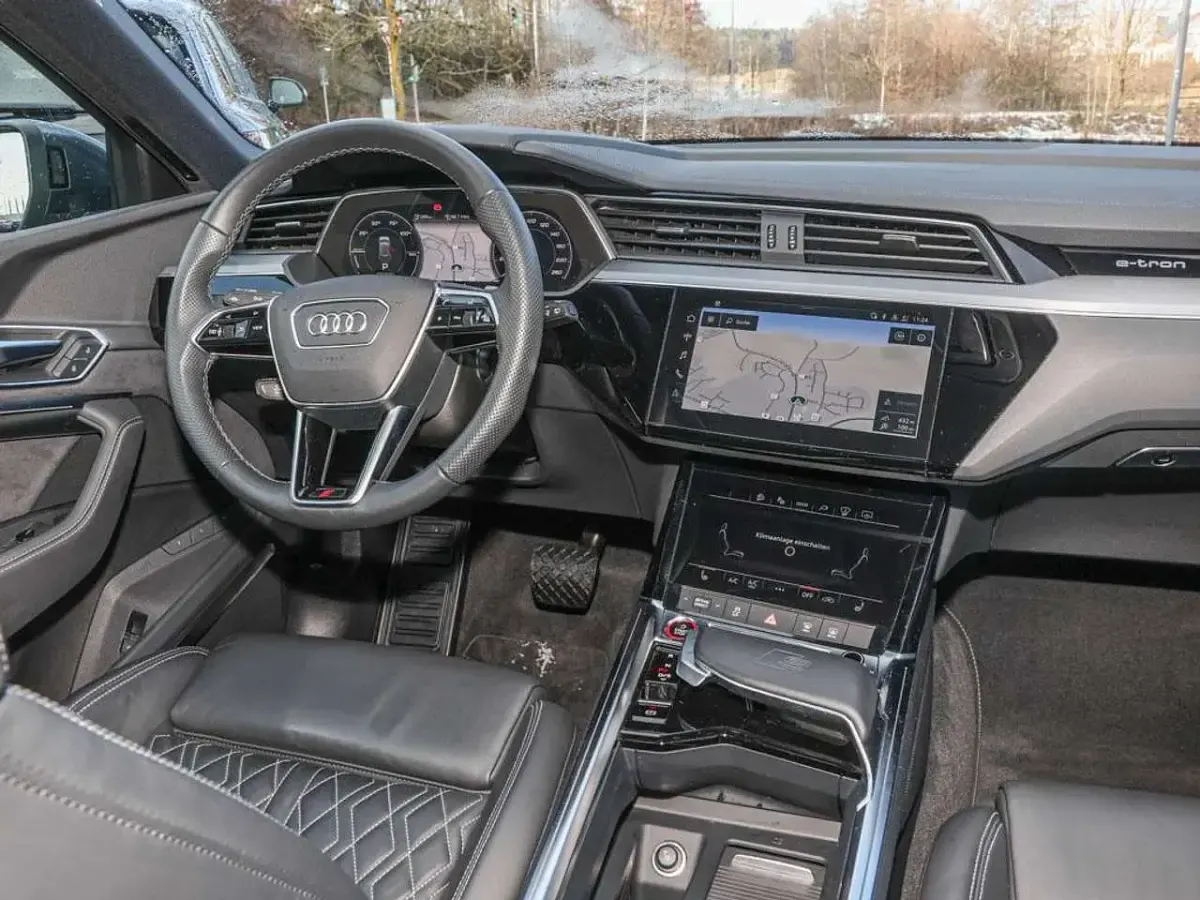 Gebraucht Audi e-tron Sport 369 kW (503 PS) 2022 Grau SUV