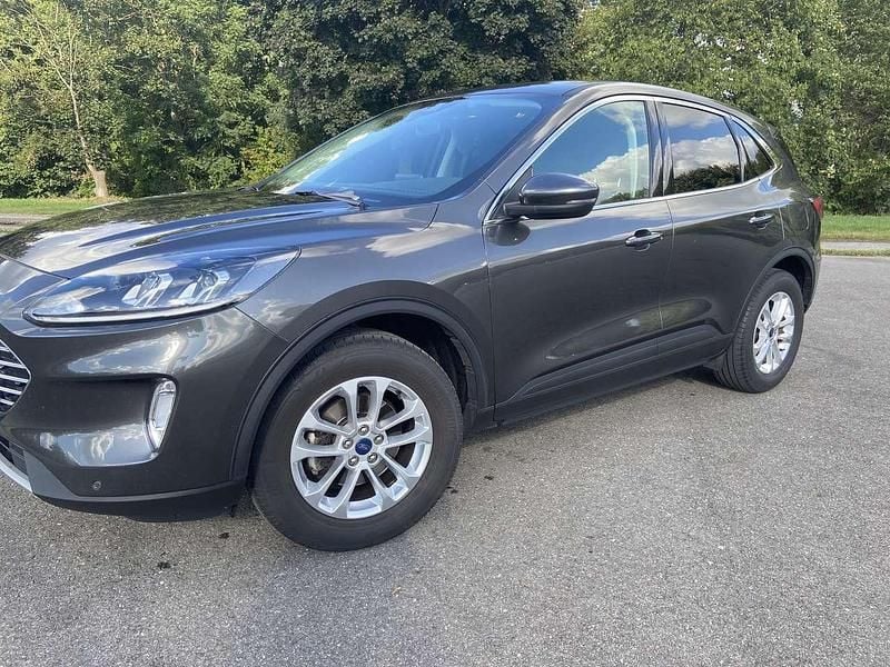 Grau Gebraucht 2020 Ford Kuga Titanium SUV | 18.450 € (Guter Preis) - Bild 1/4