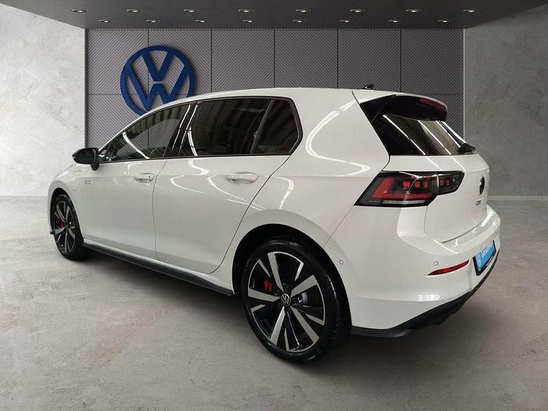 Gebraucht VW Golf GTE 272 PS (200 kW) 2025 Oryxweiß perlmutteffekt Limousine