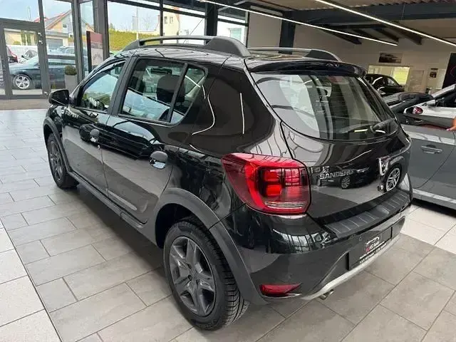 Gebraucht Dacia Sandero Celebration 110 PS (80 kW) 2018 Schwarz Limousine