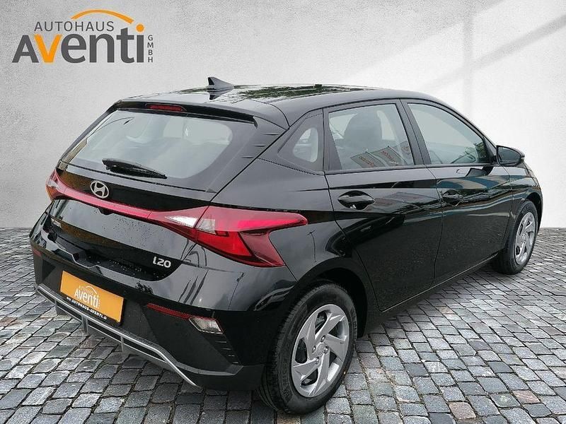 Neu Hyundai i20 Select 79 PS (58 kW) 2025 Schwarz Limousine
