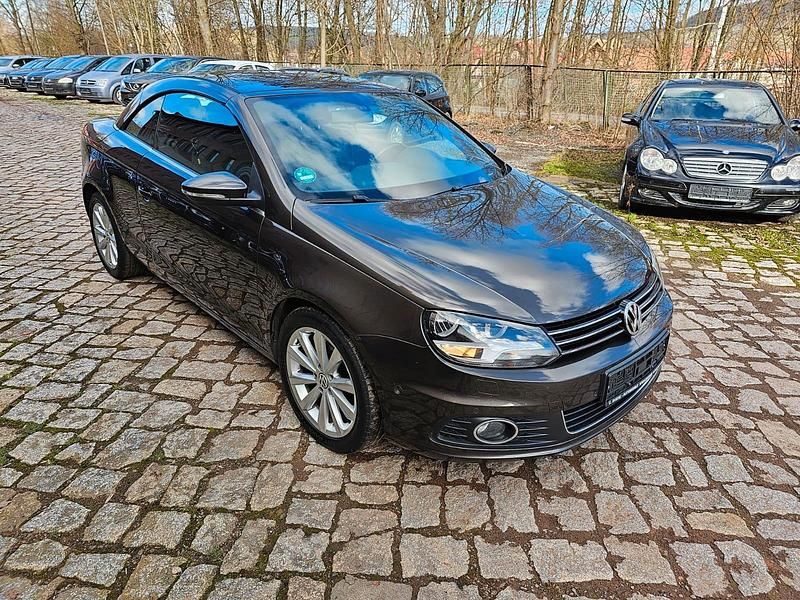 Usata VW Eos Basis 140 CV (102 kW) 2011 Marrone Cabrio