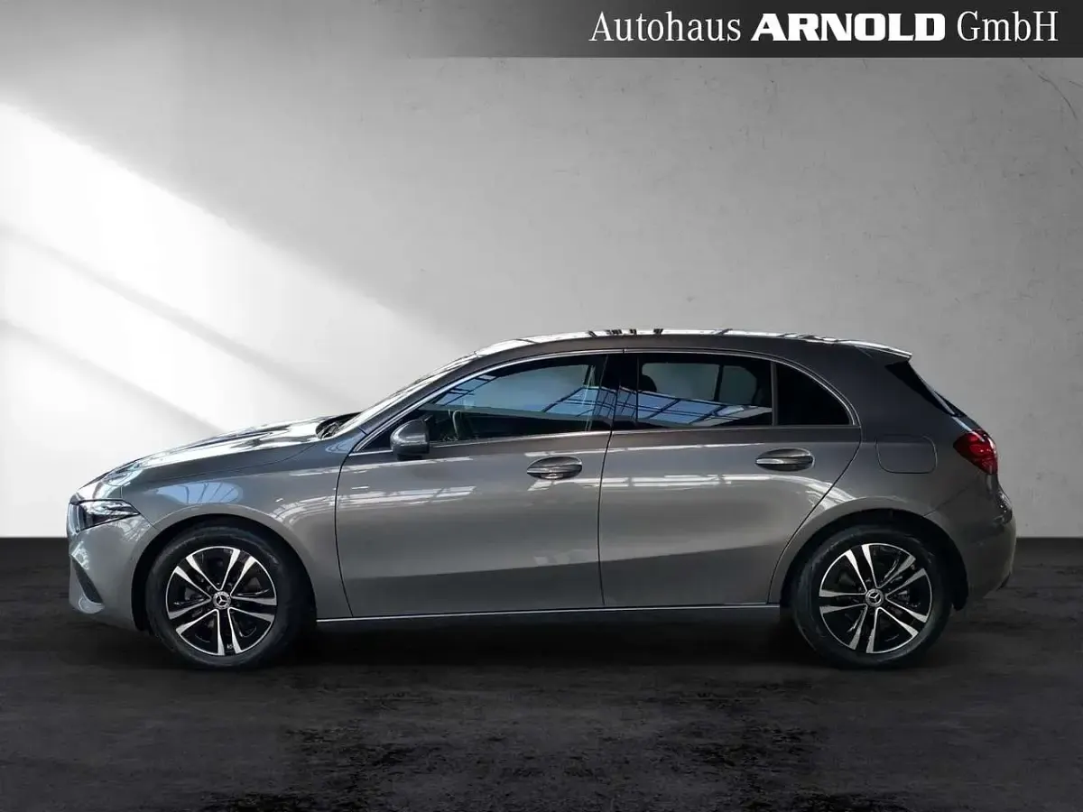 Gebraucht Mercedes A200 Progressive 163 PS (119 kW) 2025 Grau Limousine