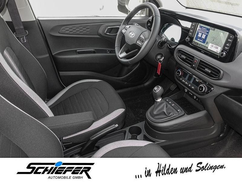 Neu Hyundai i10 Comfort 79 PS (58 kW) 2025 Grau Kleinwagen