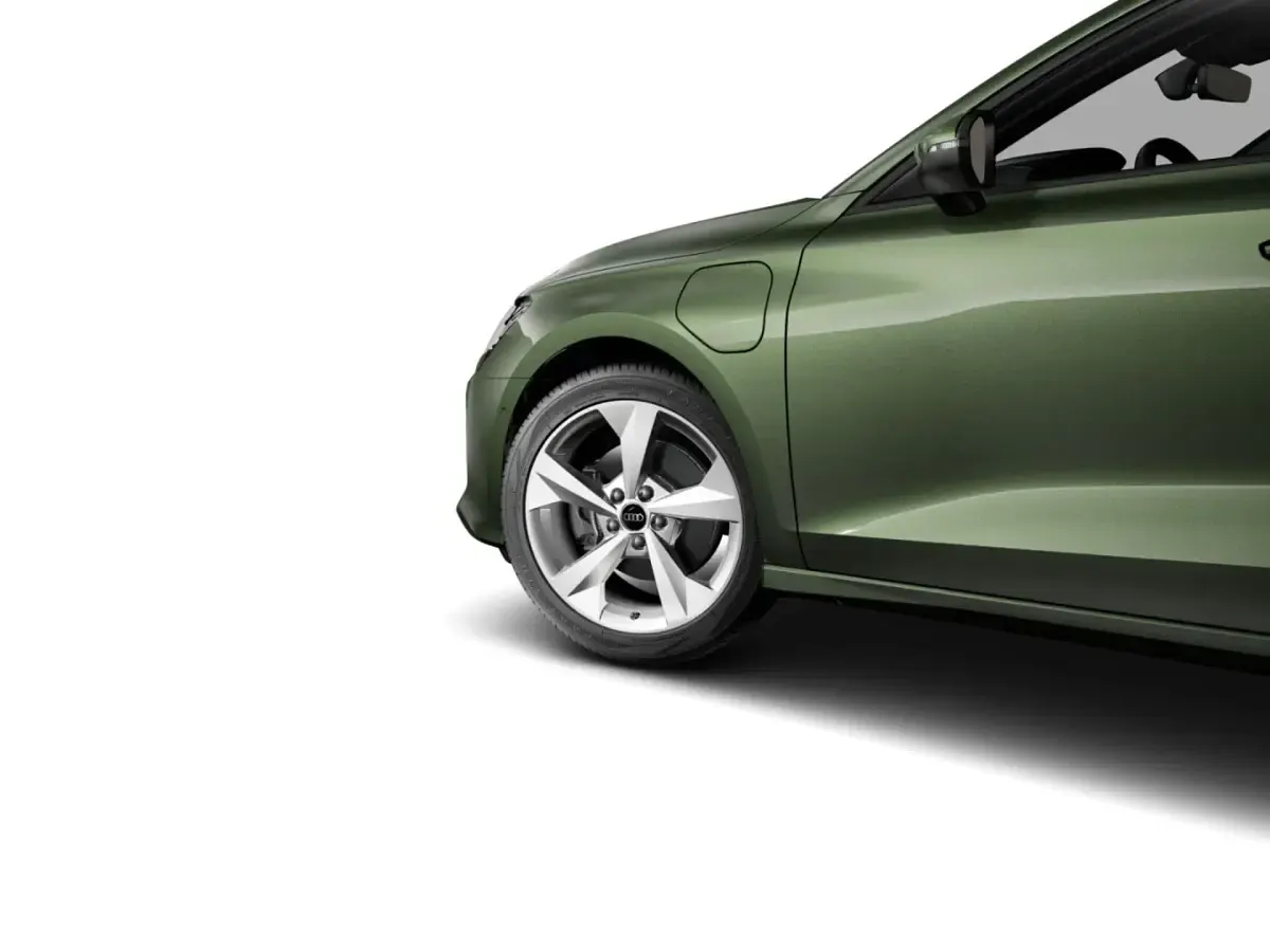 Gebraucht Audi A3 Sportback e-tron Ambiente 204 PS (150 kW) 2025 Distriktgrün metallic Kleinwagen