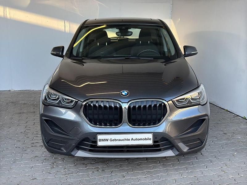 Mineralgrau metallic Gebraucht 2022 BMW X1 Advantage SUV | 23.498 € (Fairer Preis) - Bild 1/4