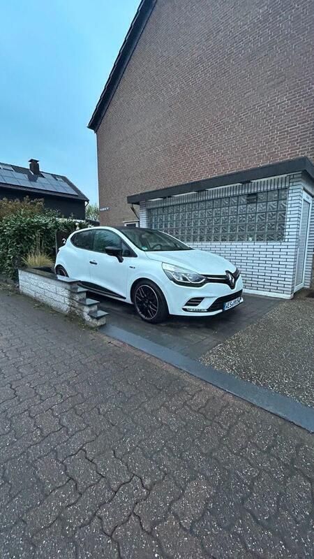 Weiß Gebraucht 2018 Renault Clio IV LIMITED Kleinwagen | 9.000 € (Fairer Preis) - Bild 1/4