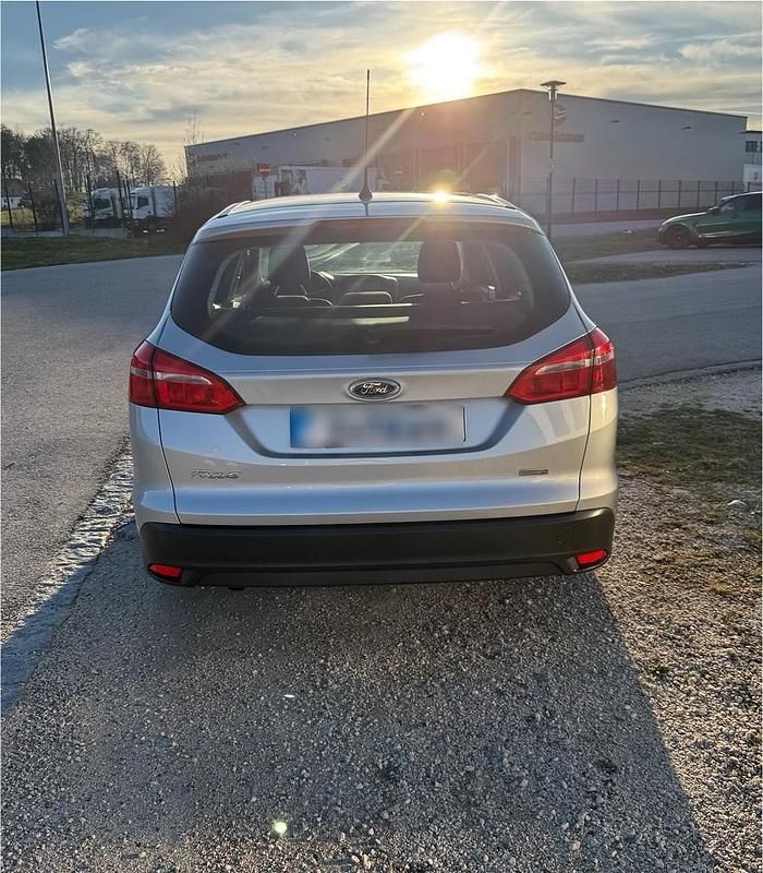 Gebraucht Ford Focus 100 PS (73 kW) 2015 Silber Kombi