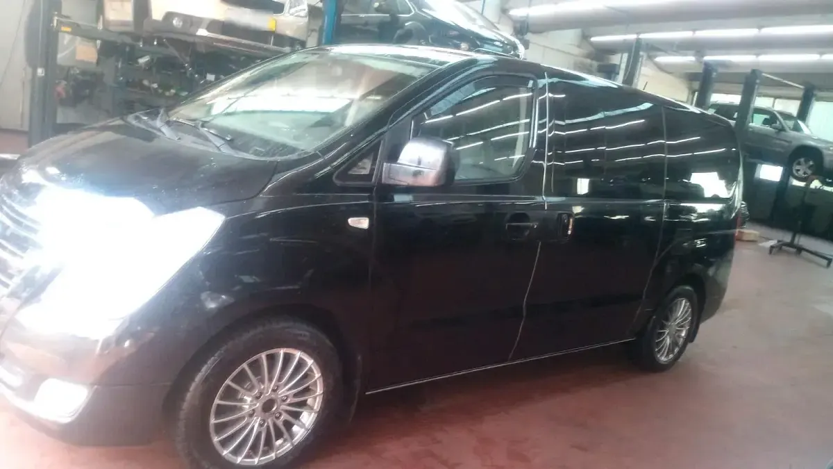 Gebraucht Hyundai H-1 170 PS (125 kW) 2018 Schwarz Van / Kleinbus