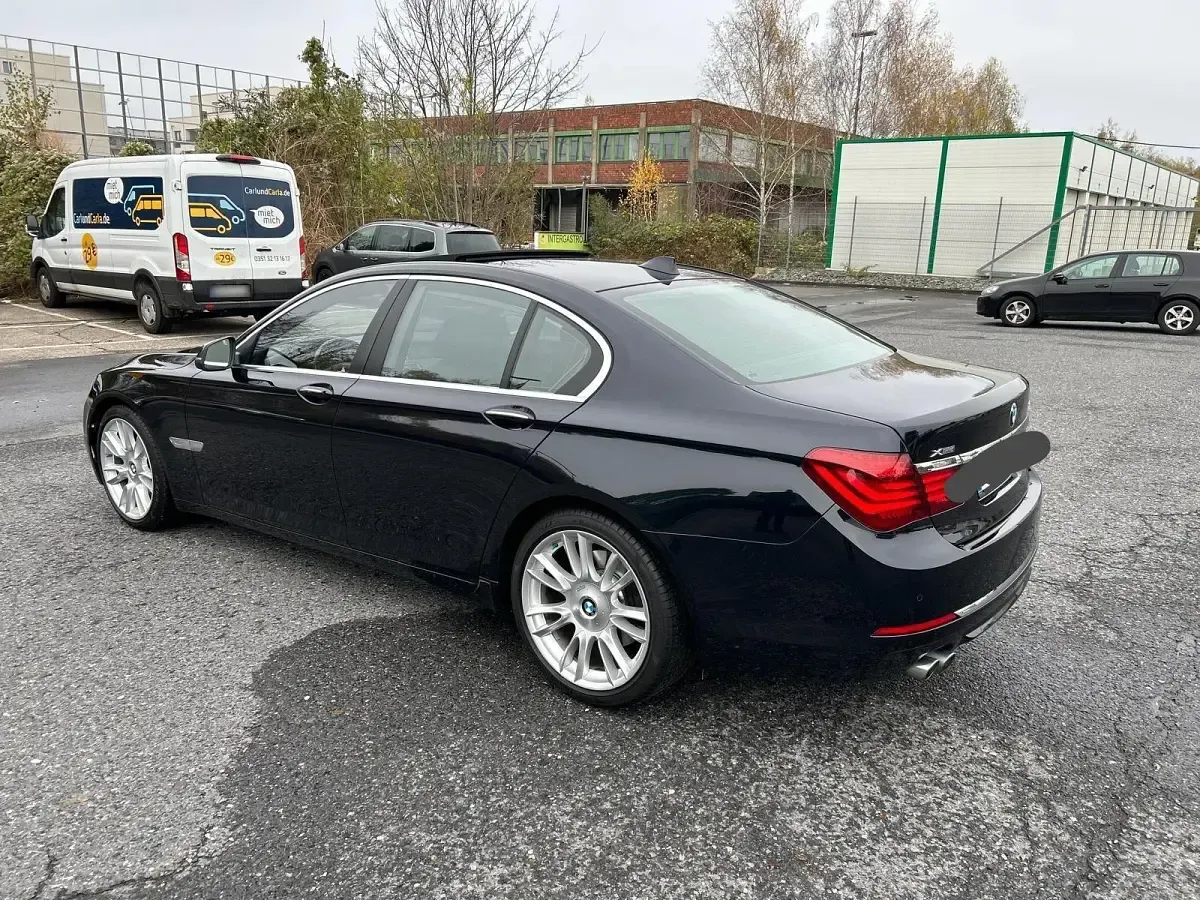 Gebraucht BMW 730 Comfort Edition 258 PS (189 kW) 2015 Schwarz Limousine