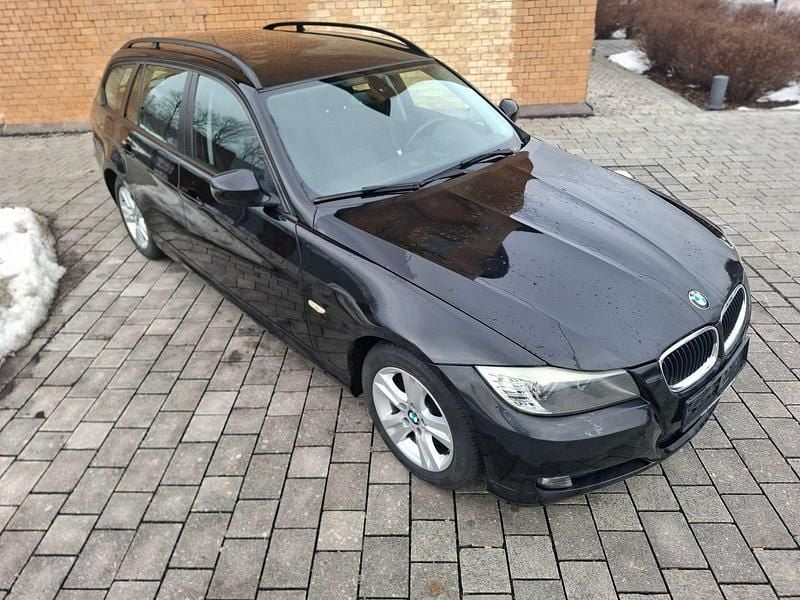 Gebraucht BMW 318 Sport Line 143 PS (105 kW) 2009 Schwarz Kombi