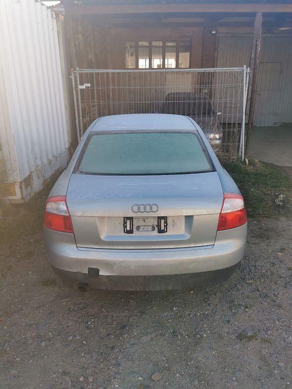 Second-hand Audi A4 131 CP (96 kW) 2001 Berlinǎ