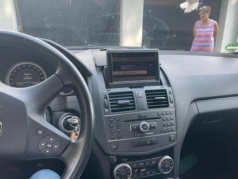 Grau Gebraucht 2011 Mercedes C200 Kombi | 8.500 € (Etwas zu teuer) - Bild 1/4