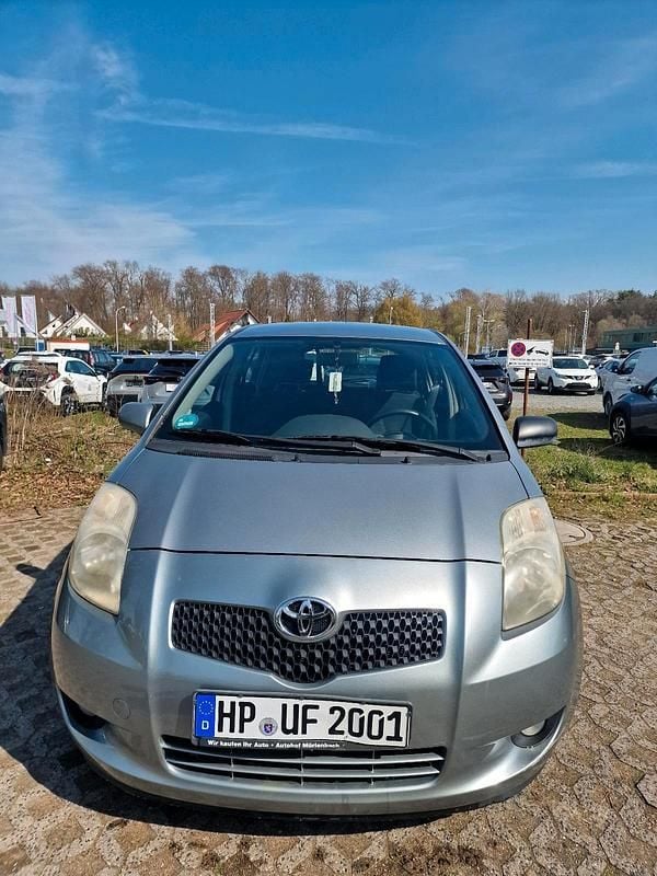 Gebraucht Toyota Yaris 68 PS (50 kW) 2005 Silber Kleinwagen