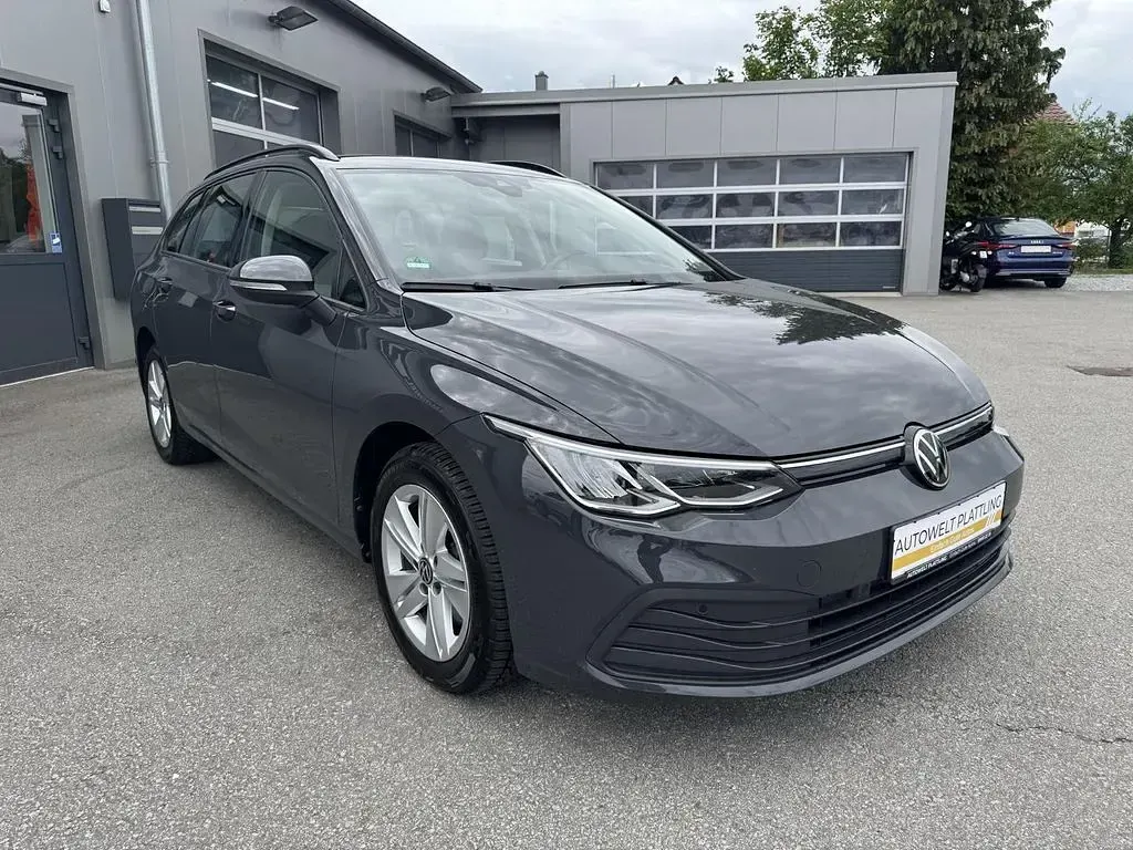 Gebraucht VW Golf VIII Life 150 PS (110 kW) 2023 Grau Kombi