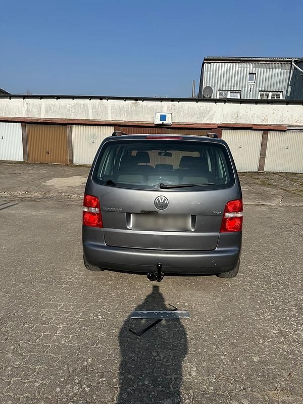 Gebraucht VW Touran 105 PS (77 kW) 2006 Silber Van / Kleinbus
