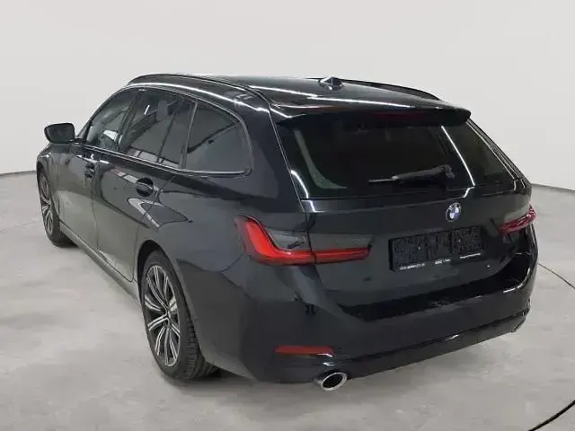 Gebraucht BMW 320 Sport Line 190 PS (139 kW) 2024 Saphirschwarz metallic Kombi