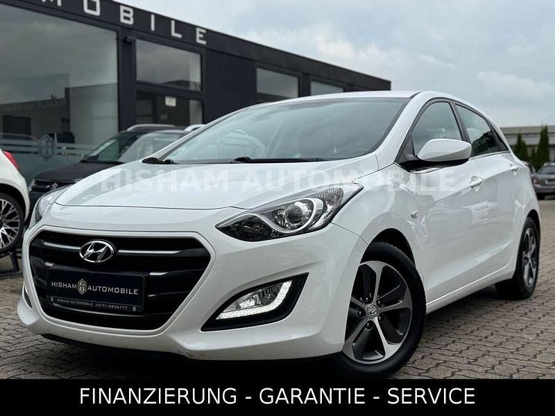 Weiß Gebraucht 2015 Hyundai i30 YES! Limousine | 10.390 € (Fairer Preis) - Bild 1/4