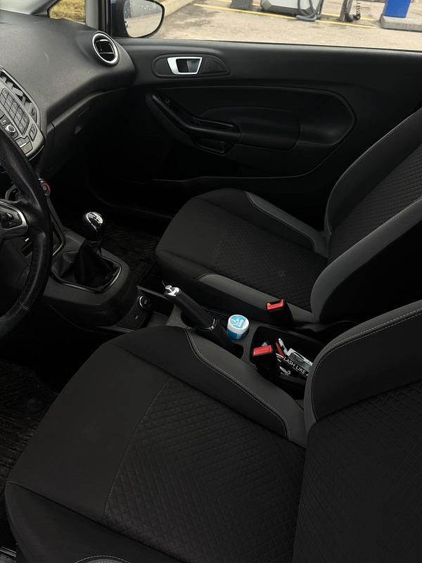 Gebraucht Ford Fiesta 101 PS (74 kW) 2017 Blau Kleinwagen